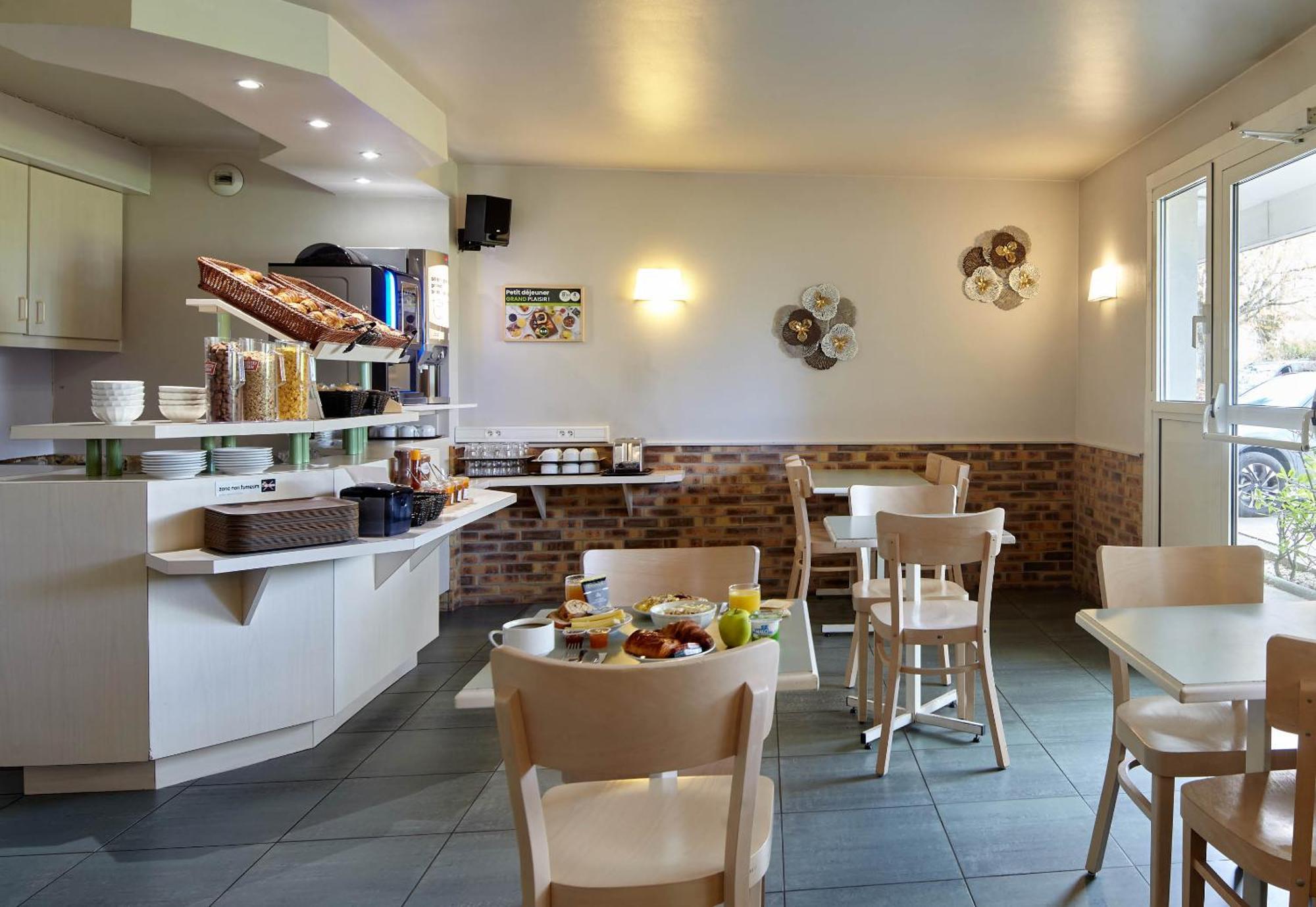 B&B Hotel Saclay Esterno foto