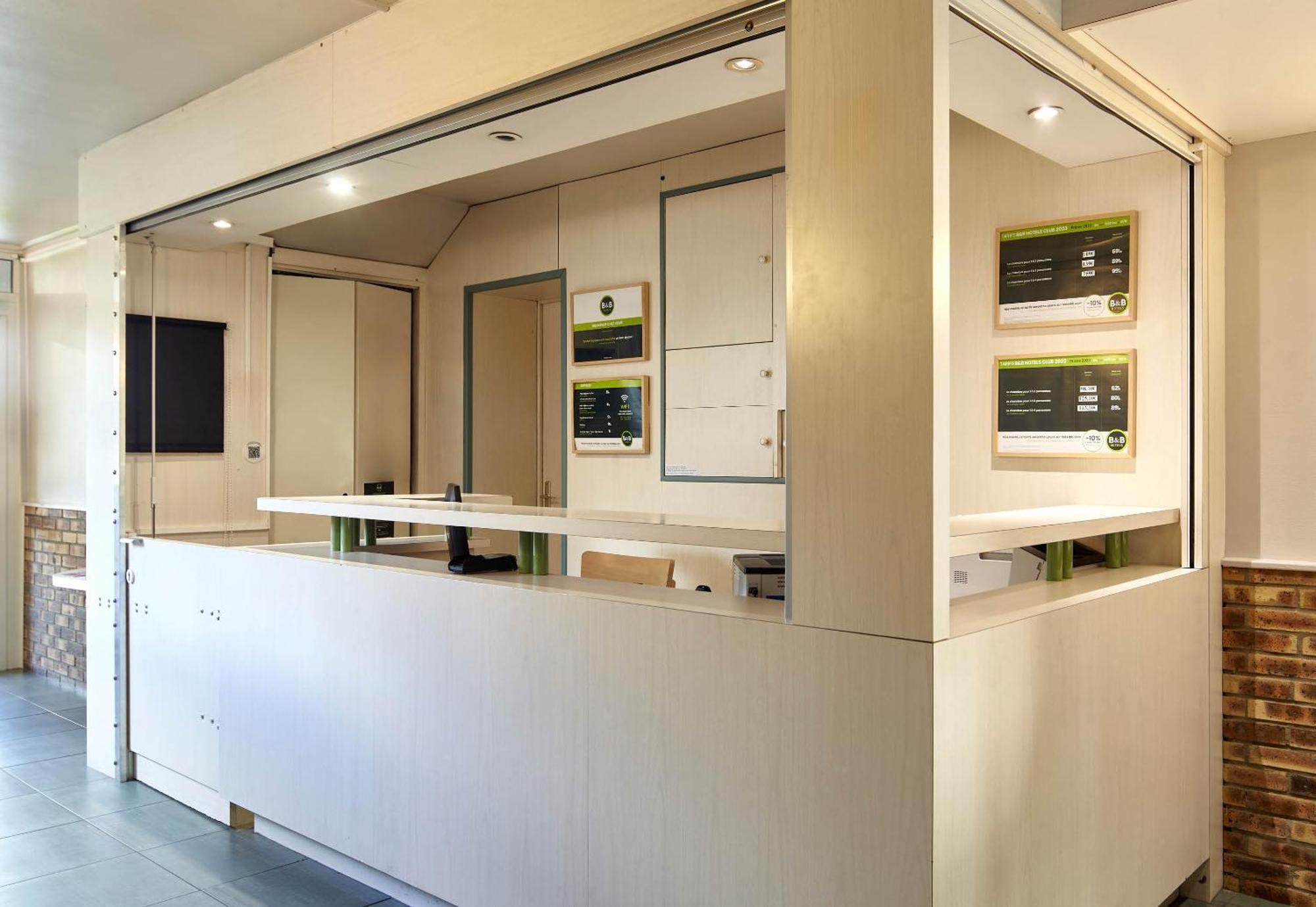 B&B Hotel Saclay Esterno foto