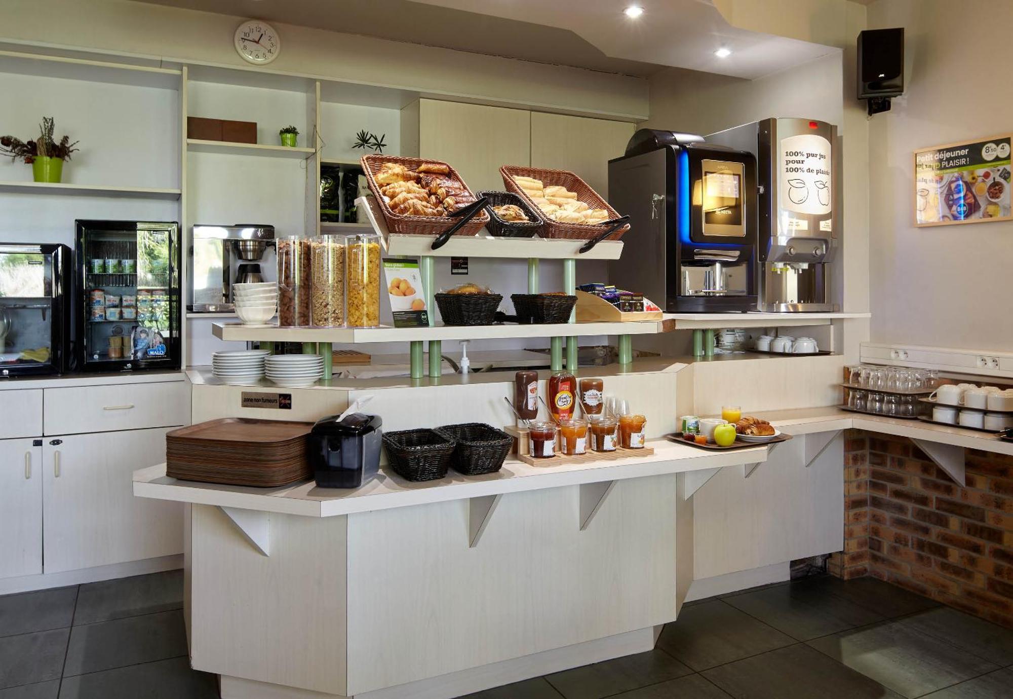 B&B Hotel Saclay Esterno foto