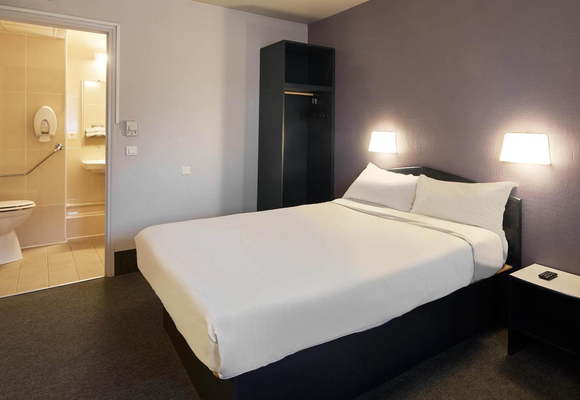 B&B Hotel Saclay Esterno foto