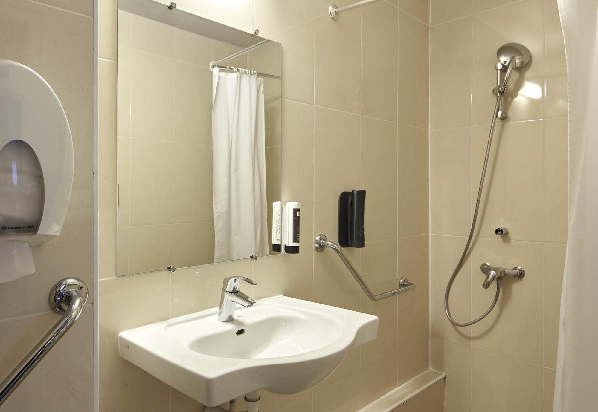B&B Hotel Saclay Esterno foto